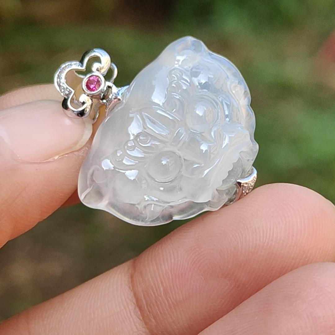 Icy Translucent Natural Type A Jadeite Jade crafted as Tiger with 18k gold as Pendant, certificate weighs 5.02 grams, measurement 25.6 * 22.8 * 7.3 mm (18kp50) Yi Pin Qian