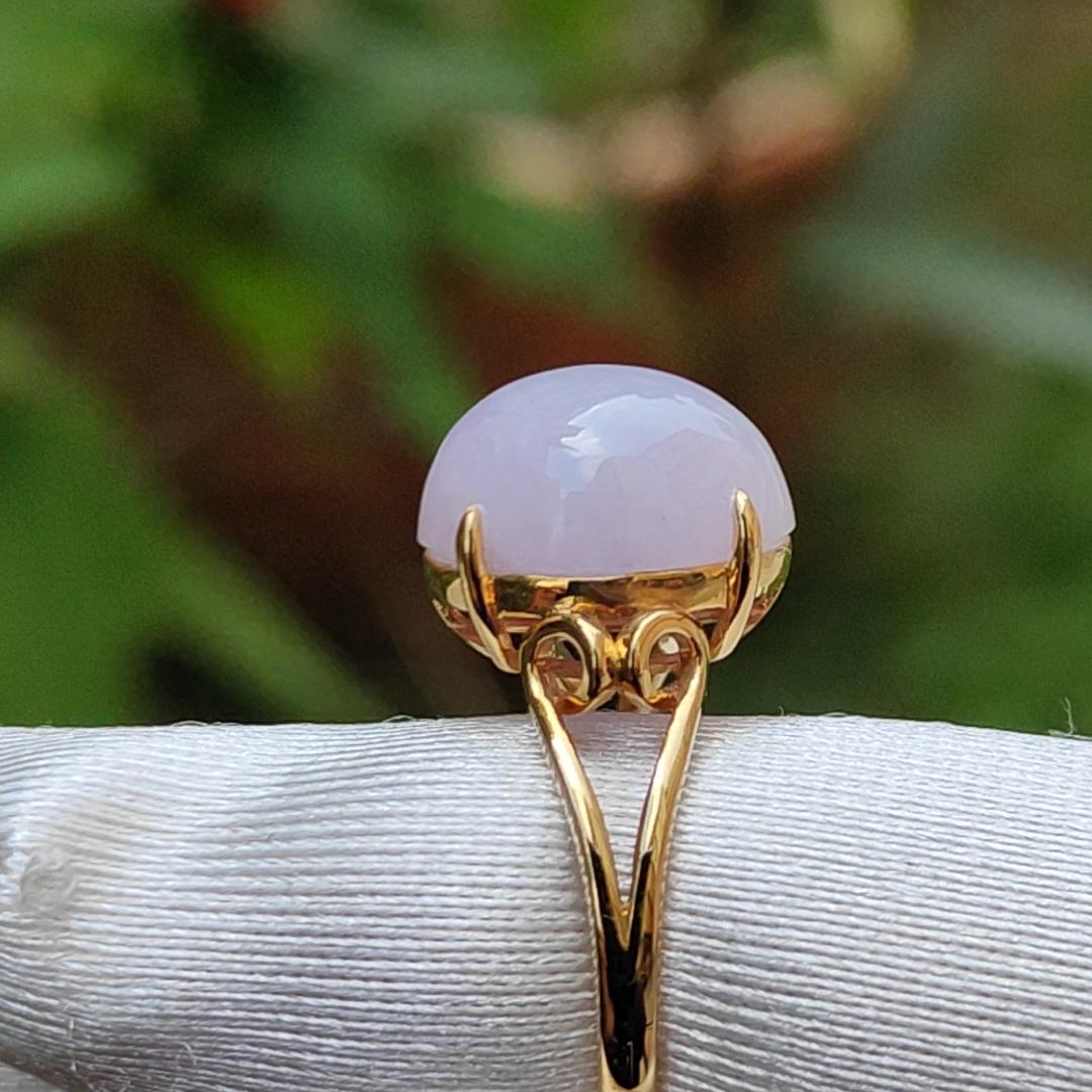 Luxury Fine Lavender Natural Type A Jadeite Jade Cabochon 11.6 * 10 * 5.8 mm, Set on 18k Gold as Ring with certificate weigh 3.24 grams, finger size 16.8 mm, A Lavender that withstand any lights (18kring14) Yi Pin Qian