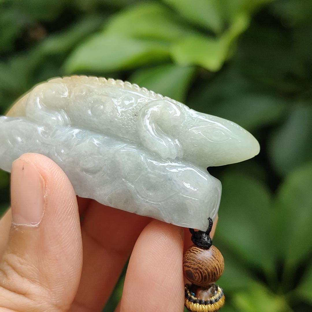 Crafted as Lizard Type A Natural Jadeite Jade with Yellow and Light Green for display or hand piece, certificate weighs 32.52 grams, measurement 58.1 * 24.5 * 13.2 mm (hand9) Yi Pin Qian Jadeites Jade Jewelry ~Your Precious Quintessential ~ Singapore
