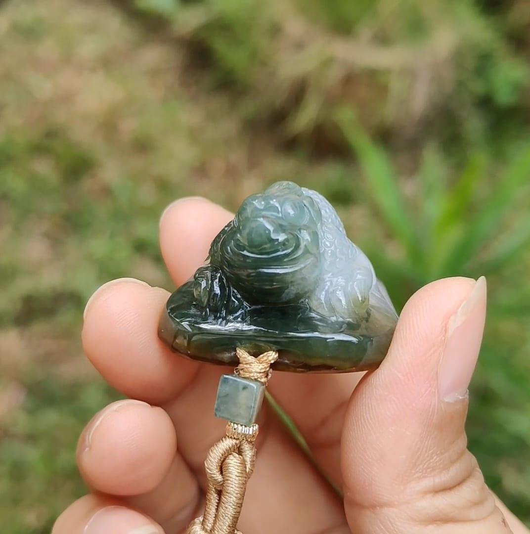Brown Skin and Green Natural Type A Jadeite Pendant crafted with three leg toad and Chinese ingot, symbols of Fortune and good fortune, Auspicious and wealthy means to urge wealth, with ceritificate weigh 30.06 grams, 32.8 * 32 * 22.2 mm (pendant69) Yi Pin Qian