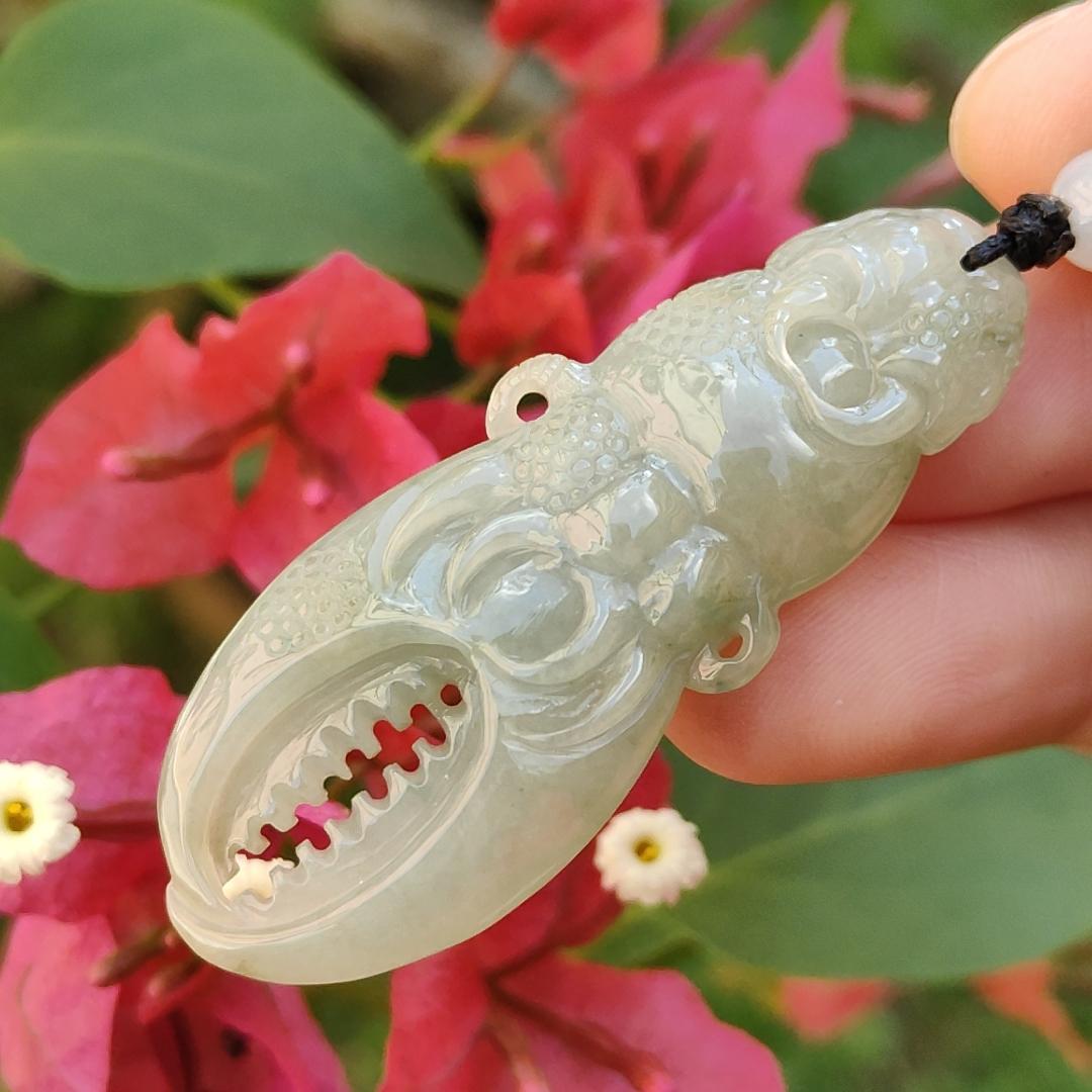 Light Green Hue Natural Type A Jadeite Pendant Necklace crafted as crab claws, symbols of everything is stable, money comes from all directions, and a title on the gold list, with QIC approved certificate weigh 15.95 grams, 49.5 * 19 * 9.1 mm (pendant42) Yi Pin Qian