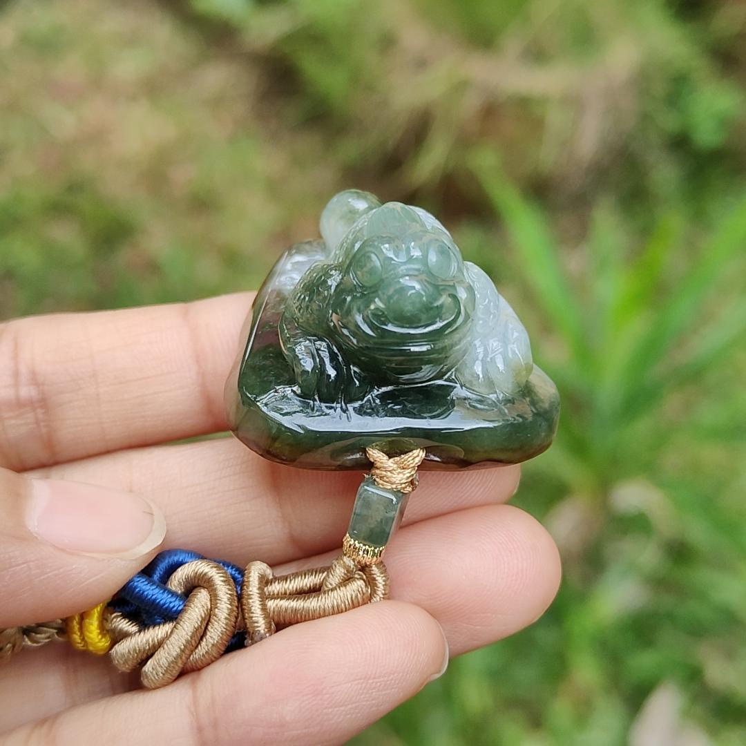 Brown Skin and Green Natural Type A Jadeite Pendant crafted with three leg toad and Chinese ingot, symbols of Fortune and good fortune, Auspicious and wealthy means to urge wealth, with ceritificate weigh 30.06 grams, 32.8 * 32 * 22.2 mm (pendant69) Yi Pin Qian