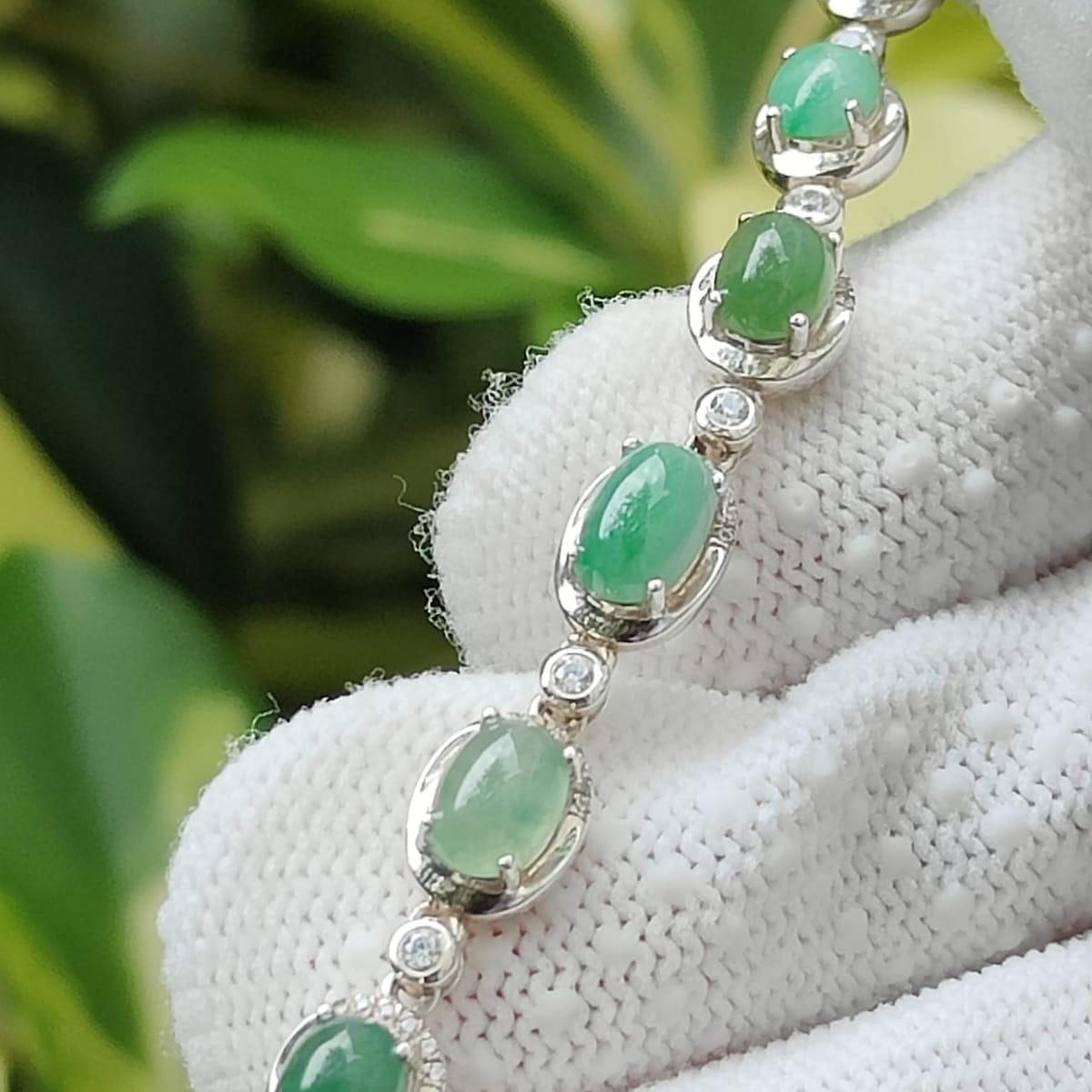 Verdant Harmony Jadeite Cabochon Bracelet – Light Green with Green Hues, S925 Setting (Sku: s925b11)