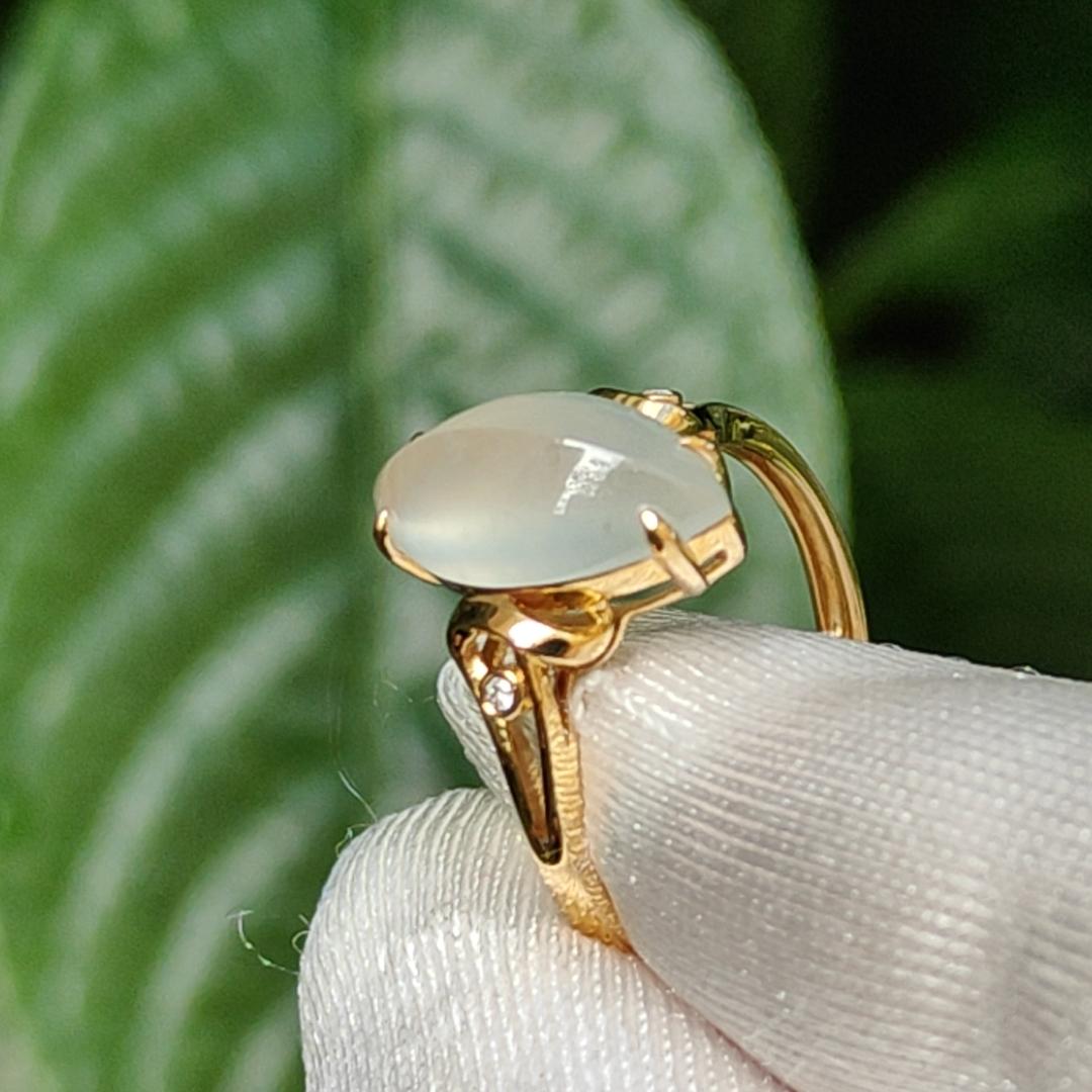 Premium Icy Marquise Cabochon 13.3 * 7.2 * 4 mm Natural Type A Jadeite Jade set on 18k Gold as Ring with certificate weigh 2.25 grams, Finger size 16.8mm (18kring17) Yi Pin Qian