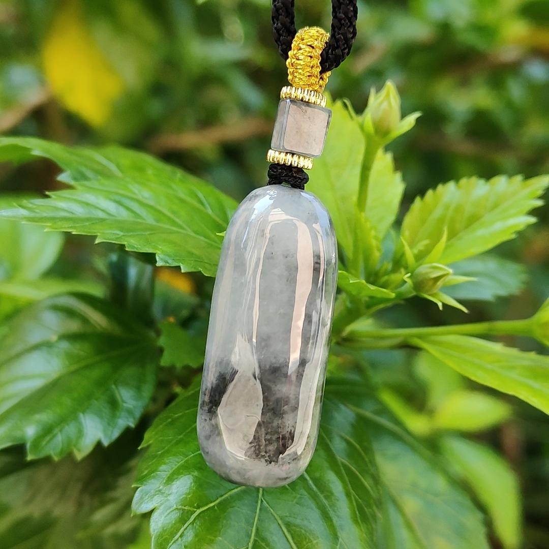 Black Wuji Natural Type A Jadeite Pendant does not carved with any patterns represent Peace and Safety and Jadeite symbolizes luck, eternity, and balance, with certificate weigh 16.55 grams, 39 * 16.2 * 11 mm, suitable for daily wear (pendant79) Yi Pin Qian