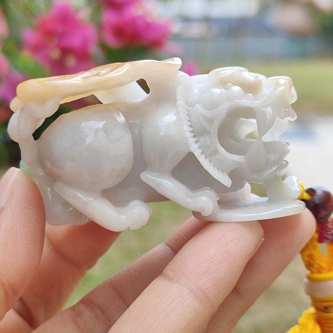 Very Unique Yellow and Green Patches Natural Type A Jadeite Jade crafted as Pixiu for jade display or hand-held piece with certificate weigh 74.61 grams, measurement 57 * 30.3 * 31.8 mm (hand6) Yi Pin Qian