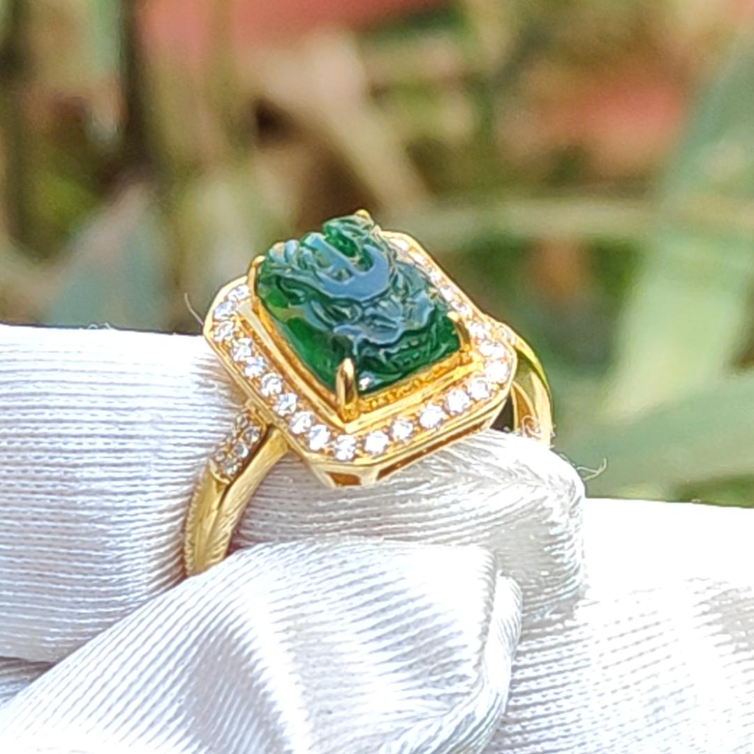 Old Pit Rare Green Natural Type A Jadeite G18k Setting Gold Ring with Dia crafted as Dragon with certificate total weigh 2.99 grams, Internal Finger Ring Size 17.6 mm (18kring6) Yi Pin Qian