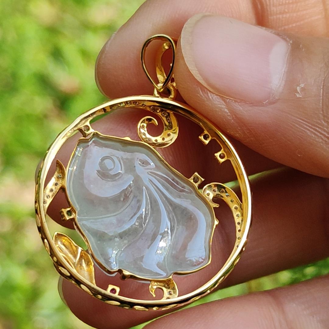 Premium Quality Icy Translucent Natural Type A Jadeite Jade crafted as fish set on 18k gold as Pendant, certificate weighs 5.5 grams, measurement 35.7 * 28.2 * 9mm (18kp53) Yi Pin Qian