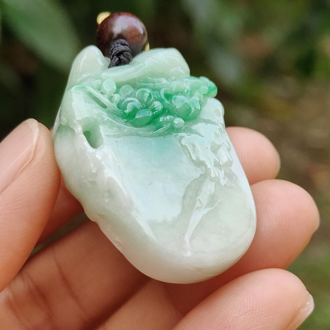 Beautifully crafted with birds and flower light green Natural Type A Jadeite Jade as Pendant Yi Pin Qian