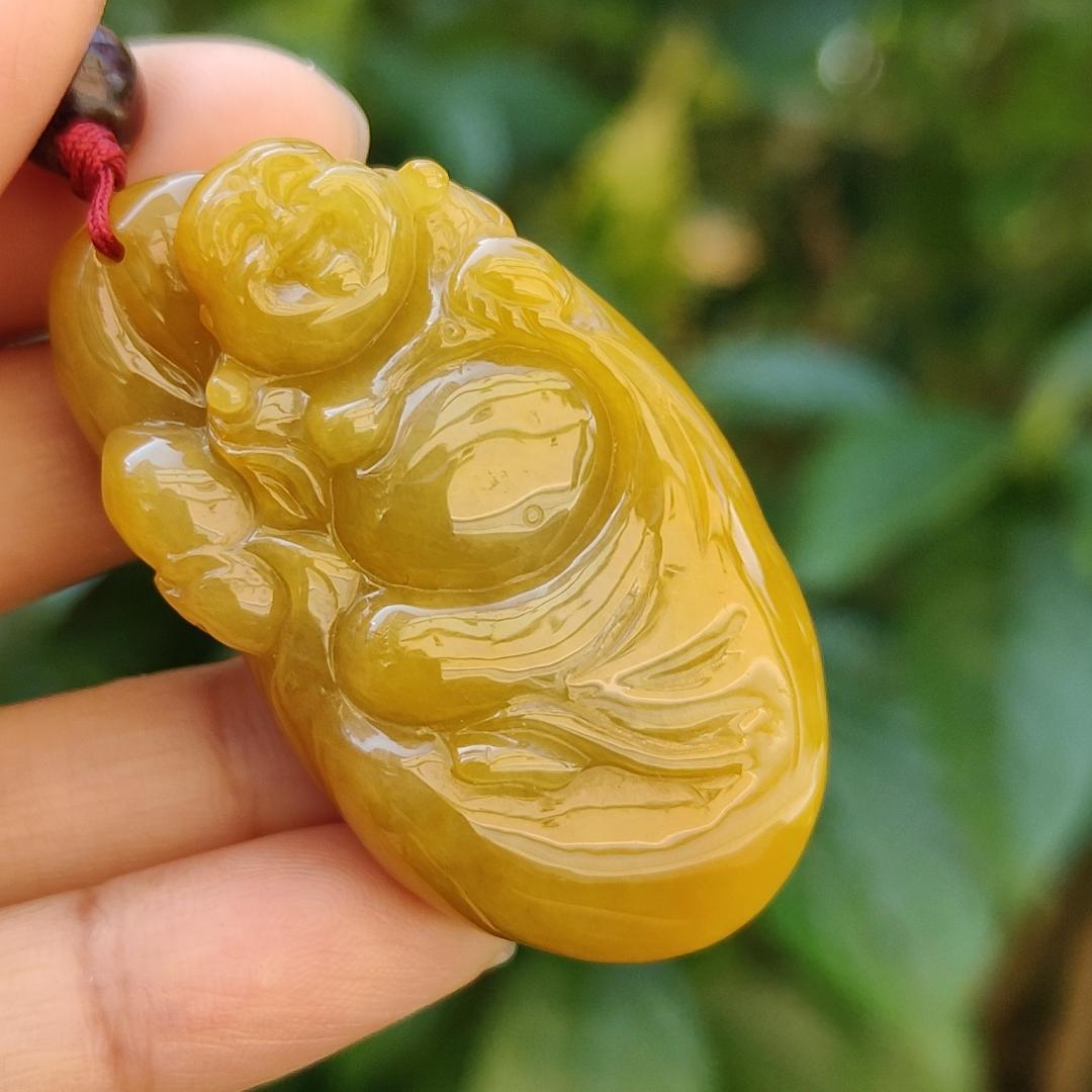 Full Yellow Old Mine Natural Type A Jadeite pendant carved with Laughing Buddha represents Tolerance and wisdom, humor, happy spirit, come with certificate weight 35.13 grams, 49.30 * 27.90 * 14.30 mm, suitable for daily wear on all occasions (pendant96) Yi Pin Qian