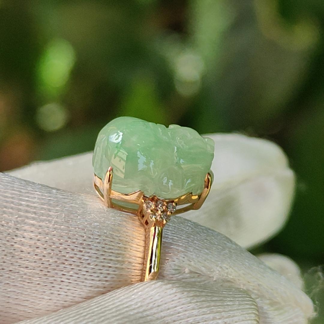 Good Quality Natural Type A Jadeite Jade crafted with light green pixiu set on 18k gold as Ring with certificate weighs 2.58 grams, measurement 12.1 * 9.6 * 5.3 mm (18kring24) Yi Pin Qian