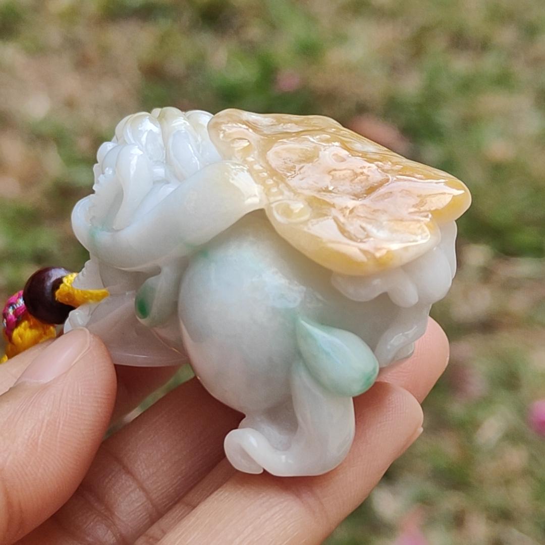 Very Unique Yellow and Green Patches Natural Type A Jadeite Jade crafted as Pixiu for jade display or hand-held piece with certificate weigh 74.61 grams, measurement 57 * 30.3 * 31.8 mm (hand6) Yi Pin Qian