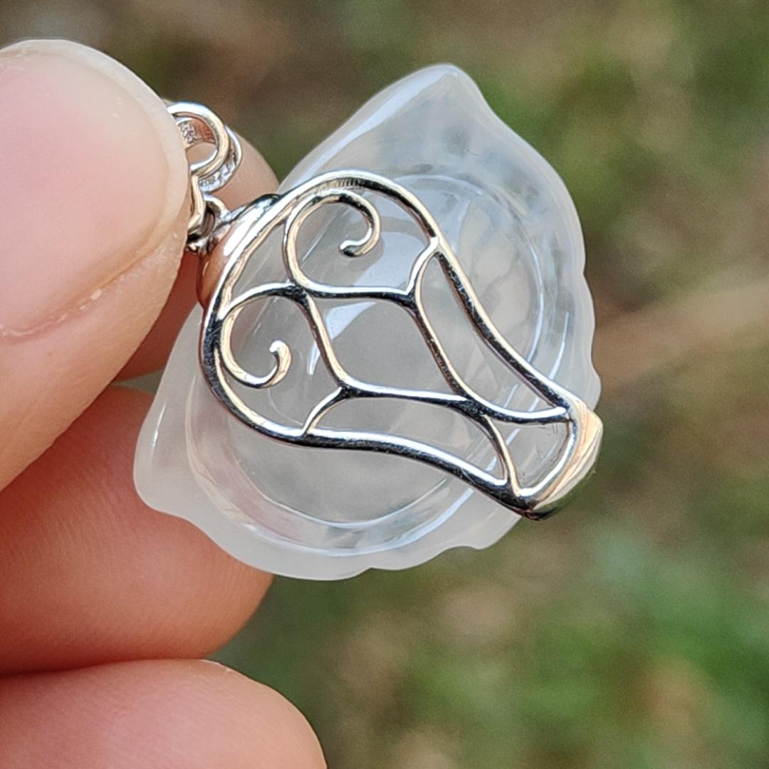 Icy Translucent Natural Type A Jadeite Jade crafted as Tiger with 18k gold as Pendant, certificate weighs 5.02 grams, measurement 25.6 * 22.8 * 7.3 mm (18kp50) Yi Pin Qian