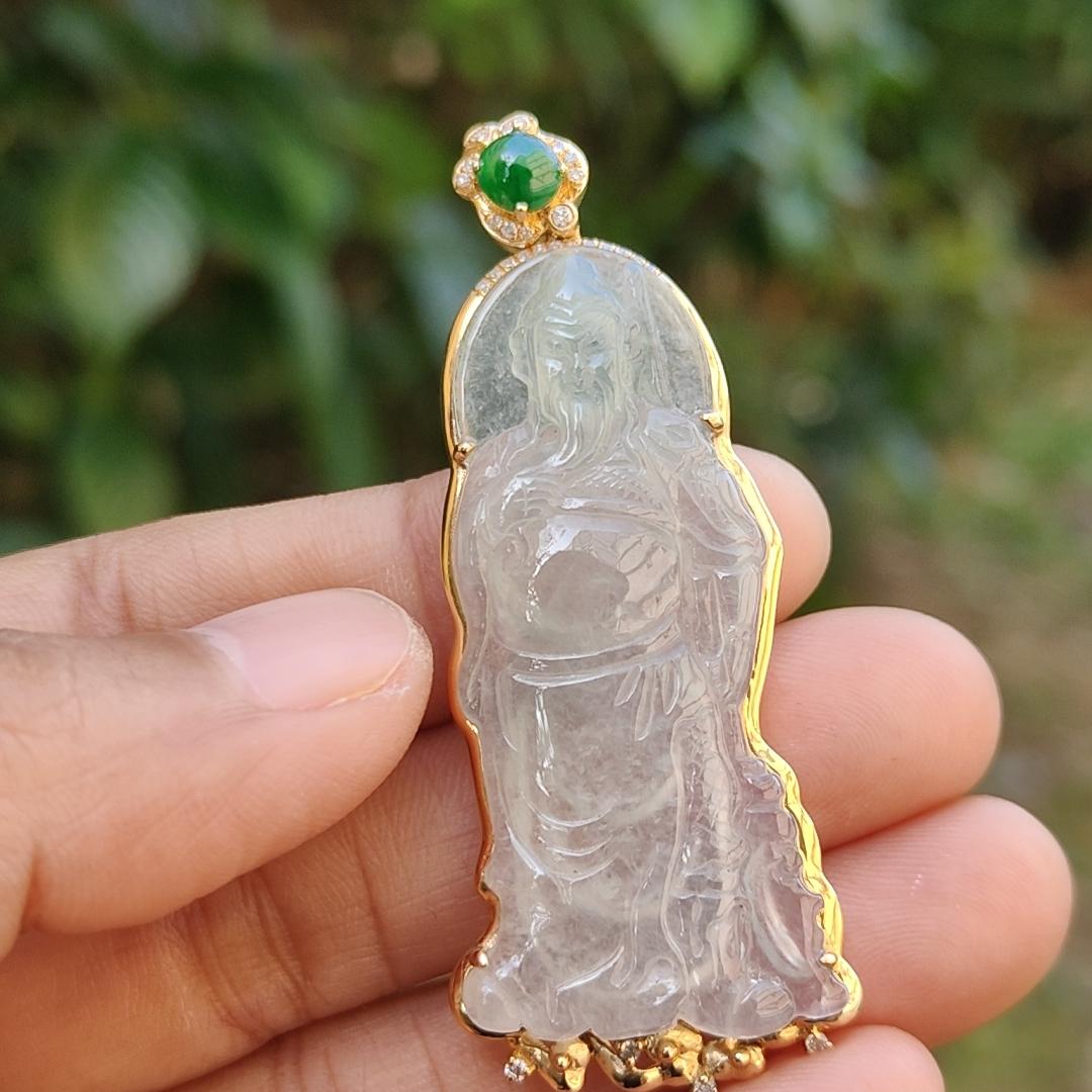 High Quality Light Green and Green Cabochon Icy Translucent Natural Type A Jadeite Jade crafted as Guan Gong set on 18k Gold as Pendant, certificate weighs 8.07 grams, measurement 57.2 * 22.7 * 5.8 mm (18kp46) Yi Pin Qian