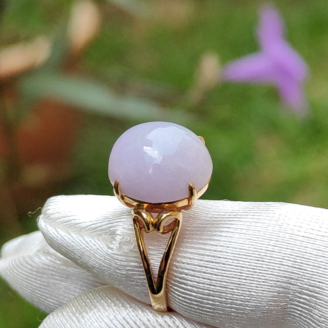 Luxury Fine Lavender Natural Type A Jadeite Jade Cabochon 11.6 * 10 * 5.8 mm, Set on 18k Gold as Ring with certificate weigh 3.24 grams, finger size 16.8 mm, A Lavender that withstand any lights (18kring14) Yi Pin Qian