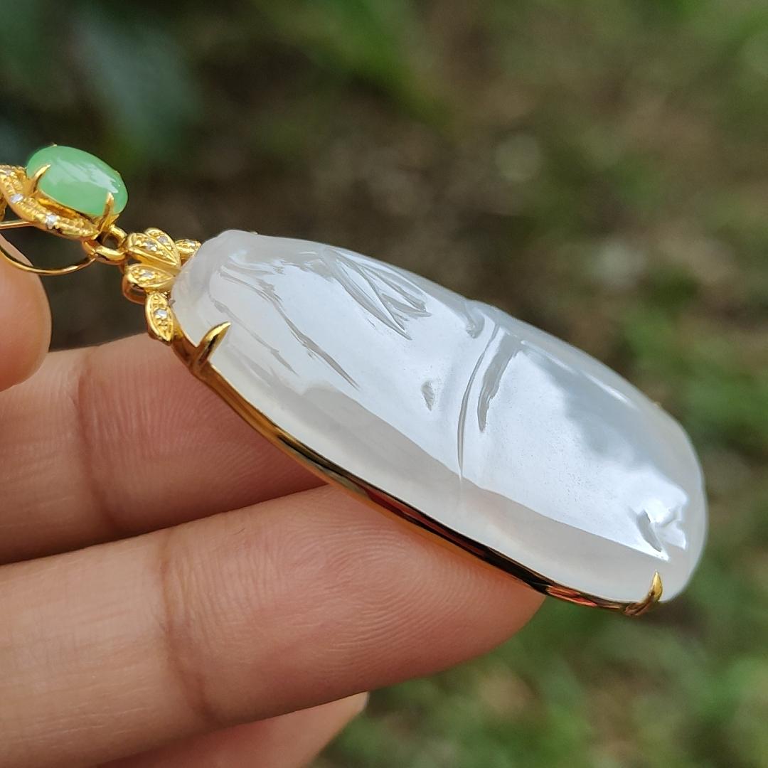 Icy Translucent Natural Type A Jadeite Jade crafted as Bamboo set on 18k gold with diamonds as Pendant, certificate weighs 9.99 grams, measurement 38.2 * 21.6 * 4.9 mm (18kp40) Yi Pin Qian