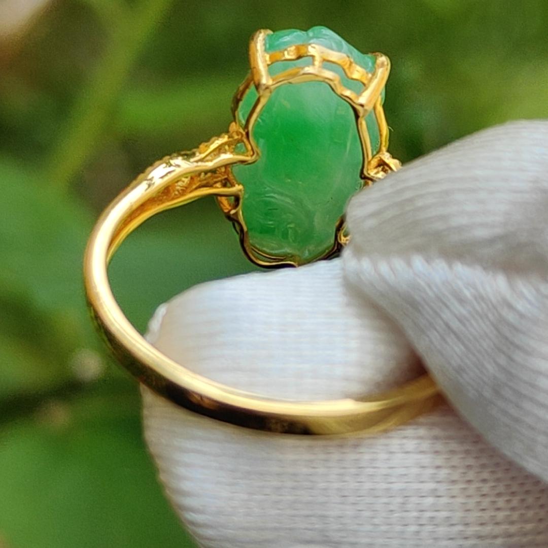 Fine Jewellery 18k Gold Setting with Green Natural Type A Jadeite Ring crafted as Pixiu with diamonds weigh 2.05 gram, Finger Size 17.mm, measurement 13.8 * 8 * 5.9 mm (18kring8) Yi Pin Qian