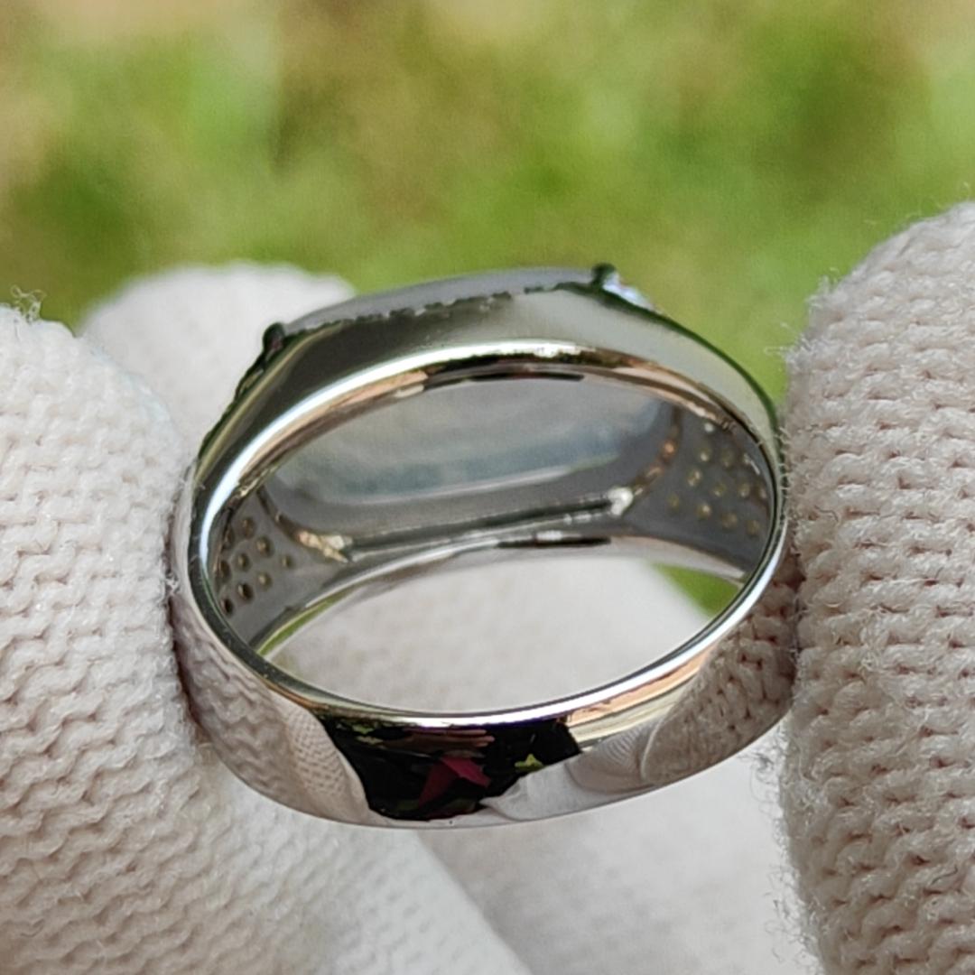 Premium Quality Light Lavender Natural Type A Jadeite Jade crafted as Cabochon 12.8 * 6.7 * 2.8mm, set on 18k Gold with Ruby and Diamonds as Ring, Finger Size 15.5 mm, certificate weigh 3.22 grams (18kring23) Yi Pin Qian