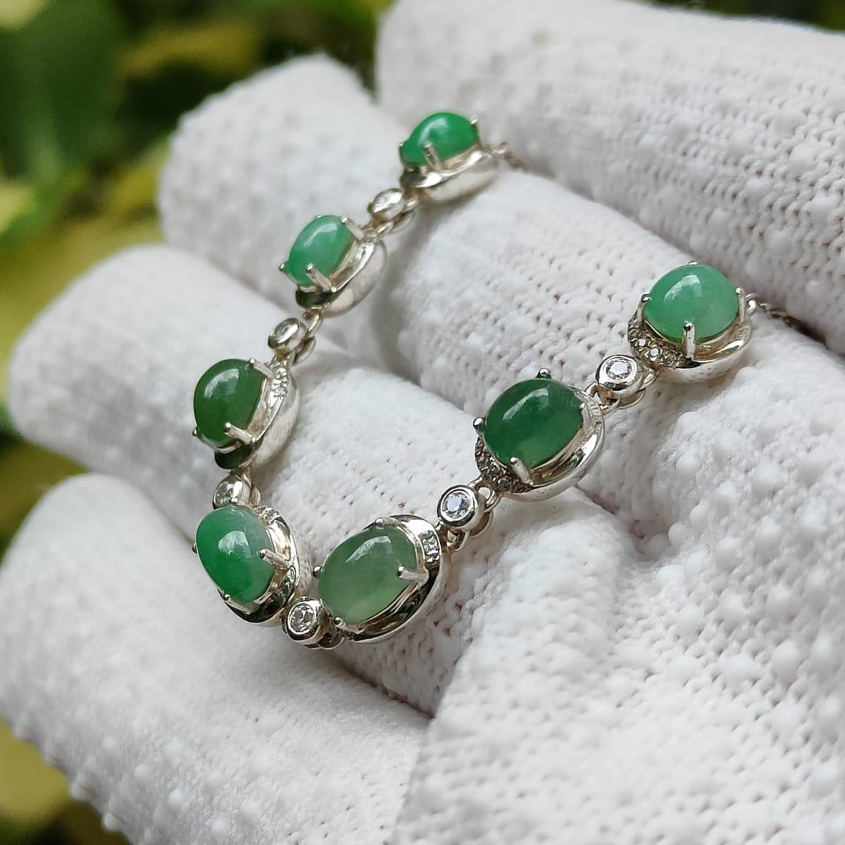 Verdant Harmony Jadeite Cabochon Bracelet – Light Green with Green Hues, S925 Setting (Sku: s925b11)