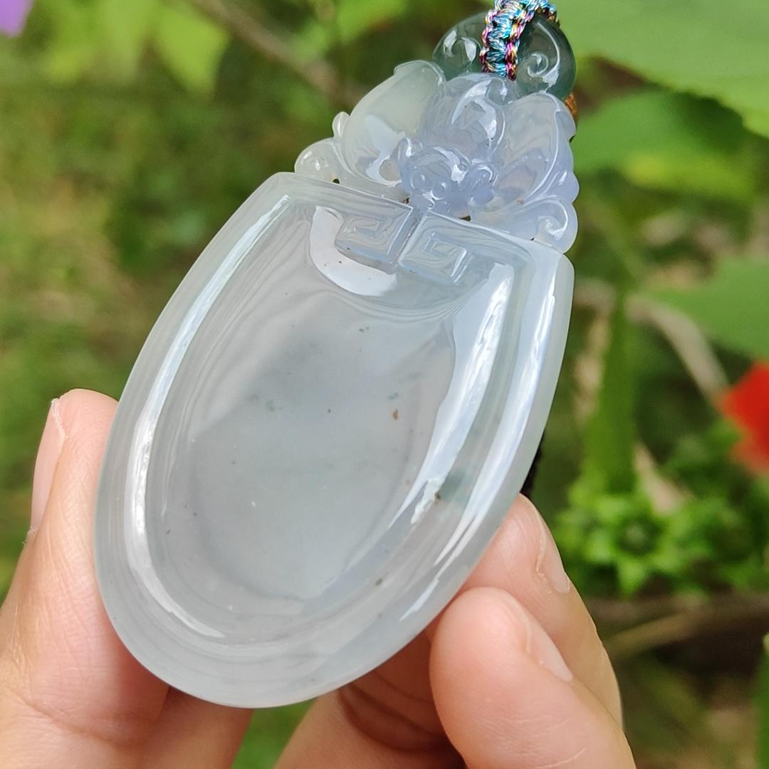 Green and Lavender Icy Translucent Crafted with Bat and Chinese Old School Patterns Natural Type A Jadeite with certificate included weigh 30.17 grams, 63.3 * 35.5 * 7 mm, suitable for daily wear or collections Yi Pin Qian