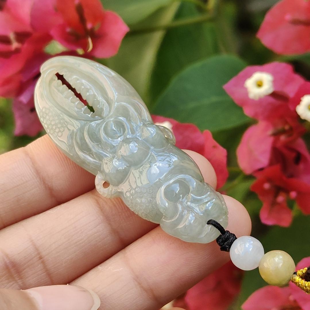 Light Green Hue Natural Type A Jadeite Pendant Necklace crafted as crab claws, symbols of everything is stable, money comes from all directions, and a title on the gold list, with QIC approved certificate weigh 15.95 grams, 49.5 * 19 * 9.1 mm (pendant42) Yi Pin Qian