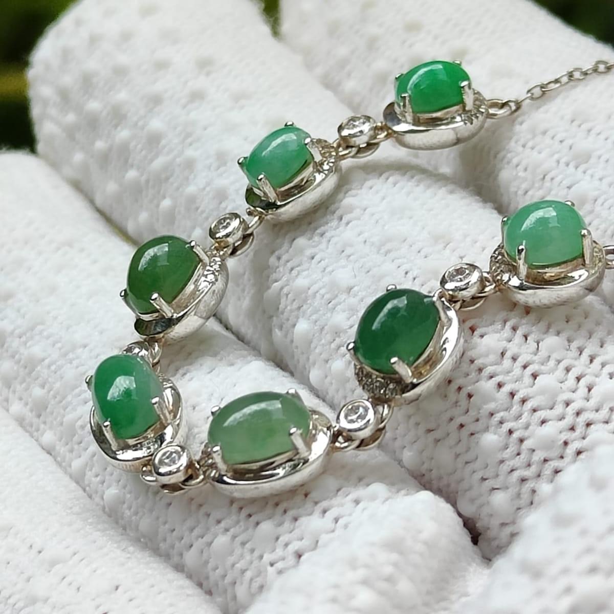 Verdant Harmony Jadeite Cabochon Bracelet – Light Green with Green Hues, S925 Setting (Sku: s925b11)