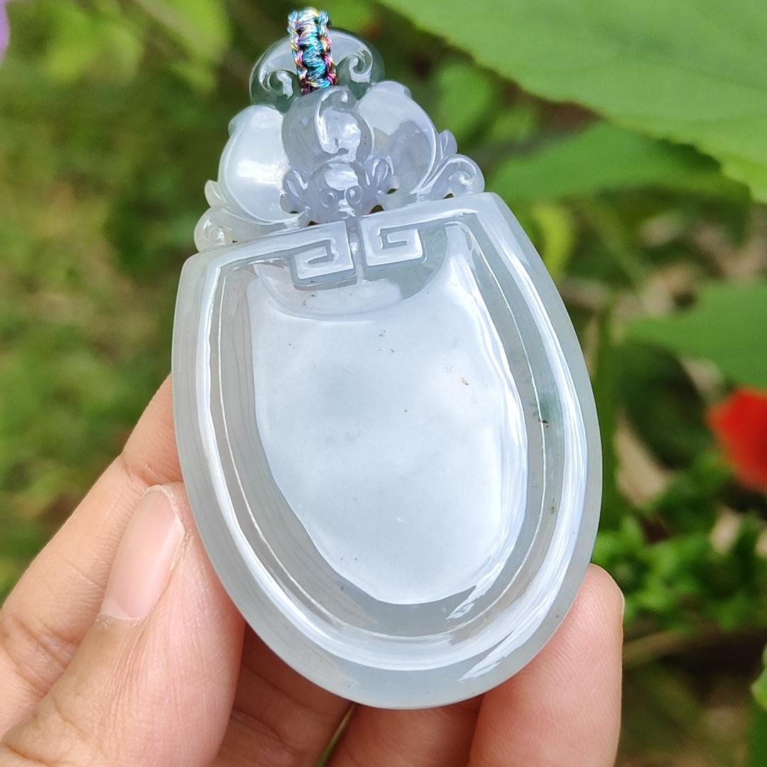 Green and Lavender Icy Translucent Crafted with Bat and Chinese Old School Patterns Natural Type A Jadeite with certificate included weigh 30.17 grams, 63.3 * 35.5 * 7 mm, suitable for daily wear or collections Yi Pin Qian