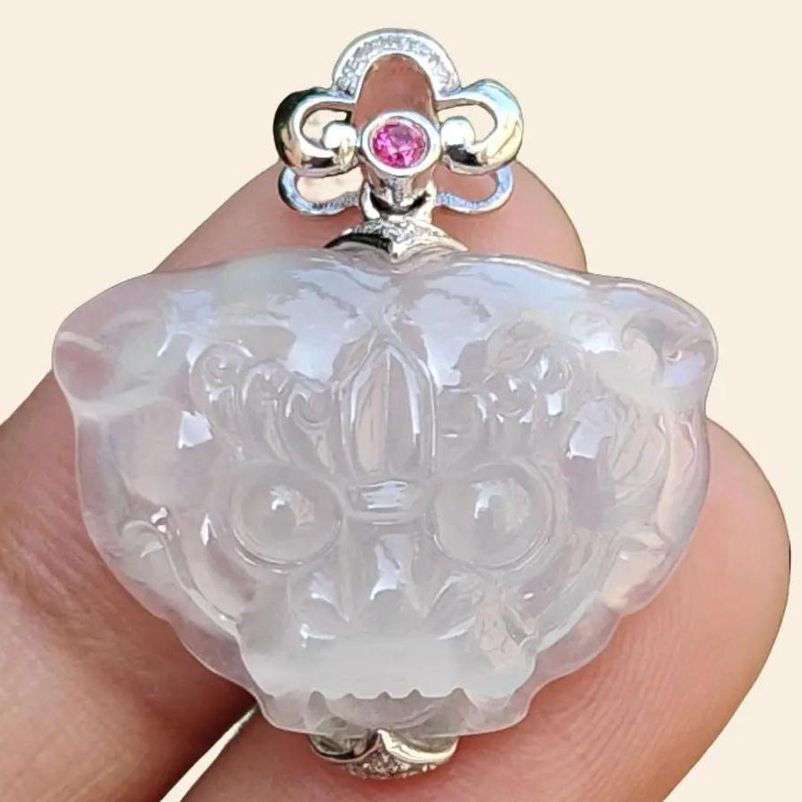 Icy Translucent Natural Type A Jadeite Jade crafted as Tiger with 18k gold as Pendant, certificate weighs 5.02 grams, measurement 25.6 * 22.8 * 7.3 mm (18kp50) Yi Pin Qian
