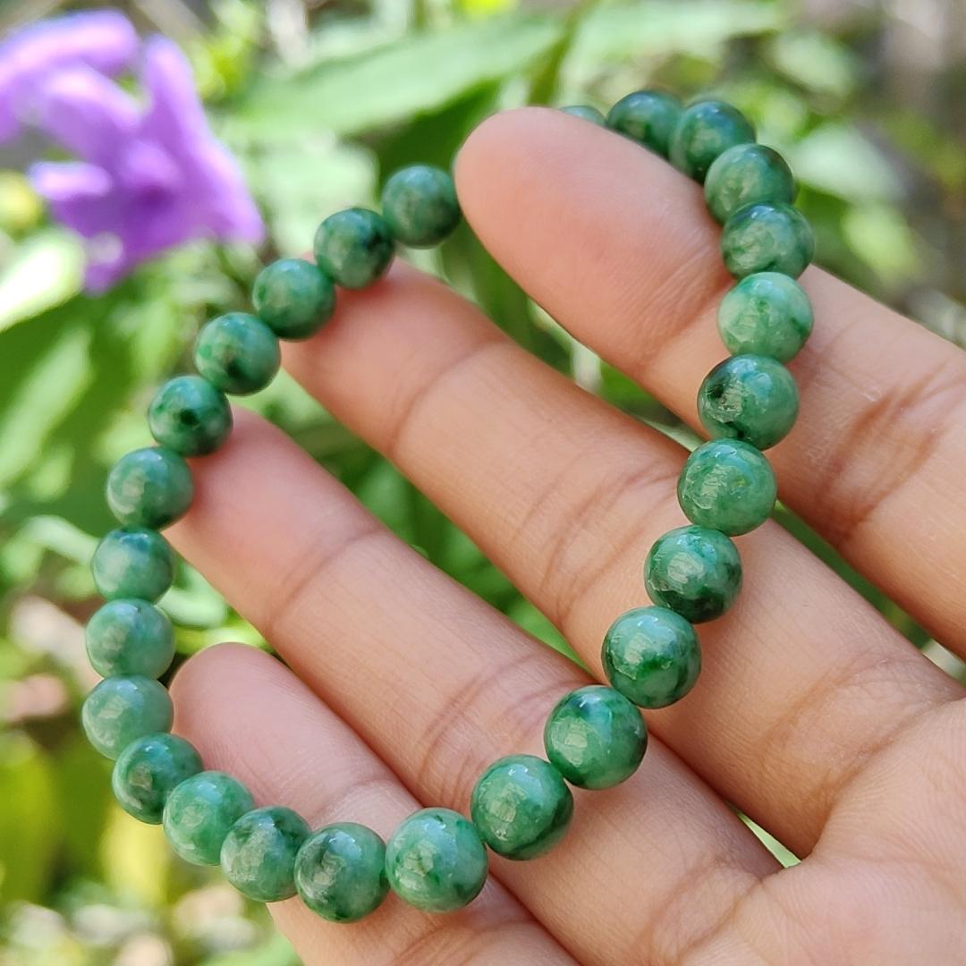 A Stunning daily wear, now with mid year offer, 27 Spicy-Green Beads measurement at 6.7 mm Natural Type A Jadeite Bracelet come with QIC approved labs certificate weigh 13.75 grams, suitable for your daily wear or collections (bracelet2) Yi Pin Qian