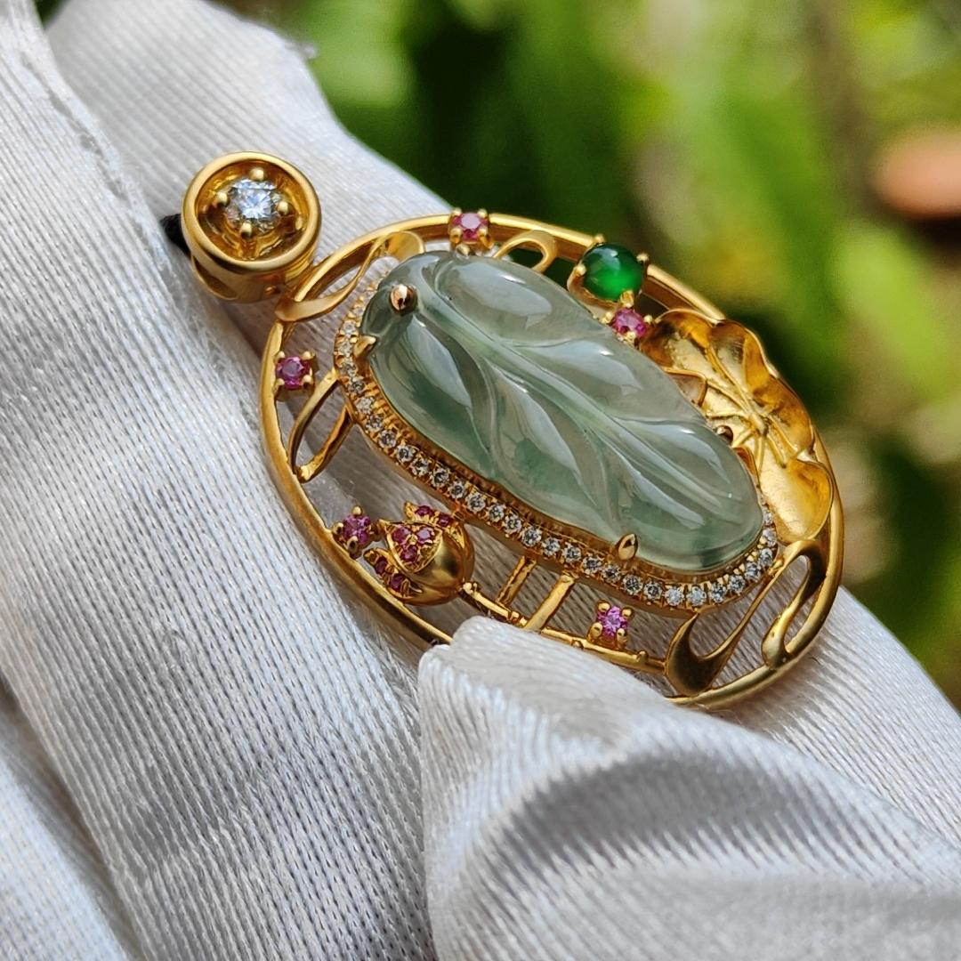 Premium Quality Icy light green with patches Natural Type A Jadeite Jade crafted as Leaf set on 18k Gold with 1 Green Cabochon and Diamonds, Certificate included weigh 4.36 grams, Measurement 35.3 * 22 * 8.2 mm (18kp25) Yi Pin Qian
