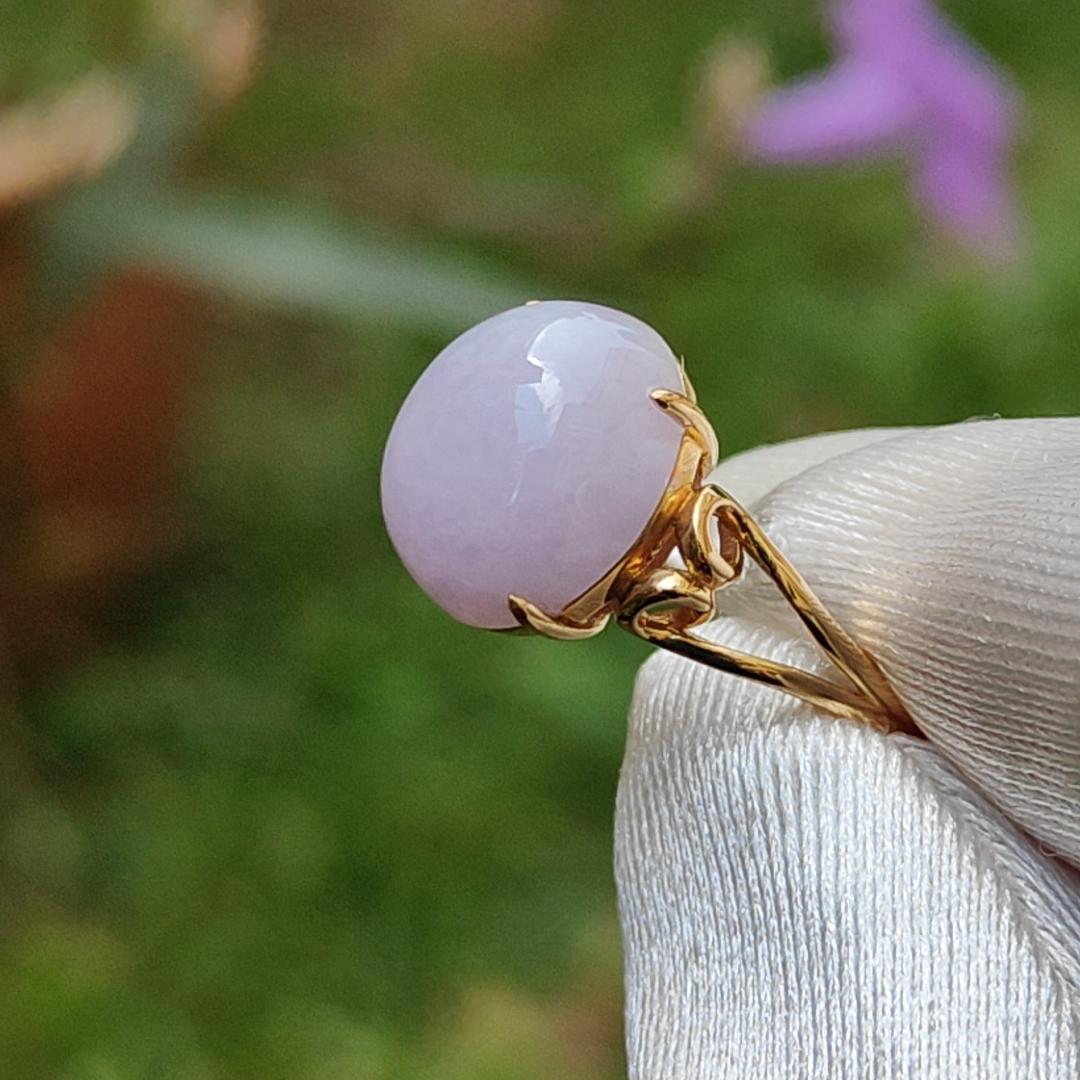 Luxury Fine Lavender Natural Type A Jadeite Jade Cabochon 11.6 * 10 * 5.8 mm, Set on 18k Gold as Ring with certificate weigh 3.24 grams, finger size 16.8 mm, A Lavender that withstand any lights (18kring14) Yi Pin Qian