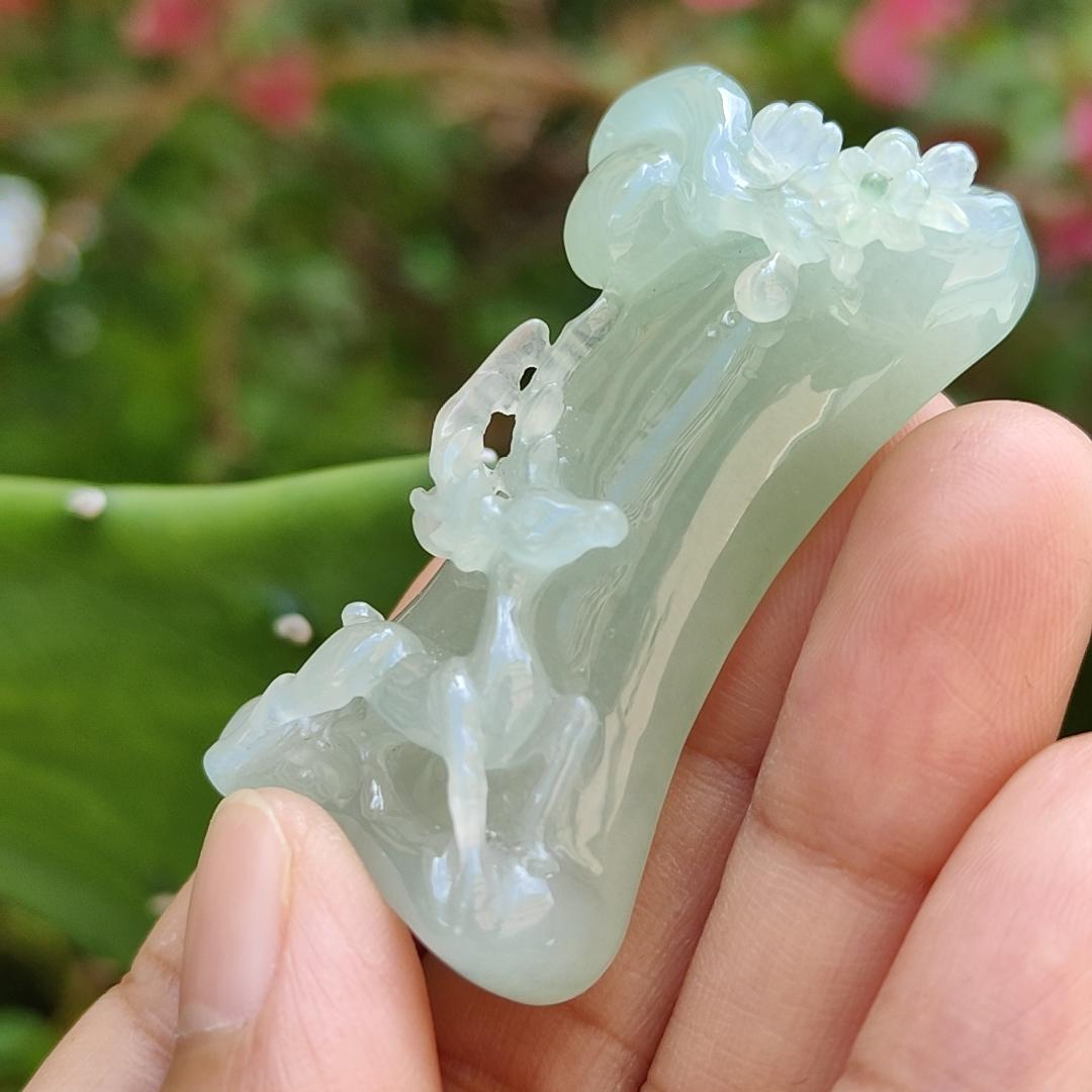 Highly Translucent faint green Old Mine with Specific Gravity 3.34, Carved as deer with very fine grain and good translucency Natural Type A Jadeite Pendant / Collection with NGI Gemstone report weight 140.16 grams, 47.50 * 26.75 * 13.29 mm (pendant131) Yi Pin Qian