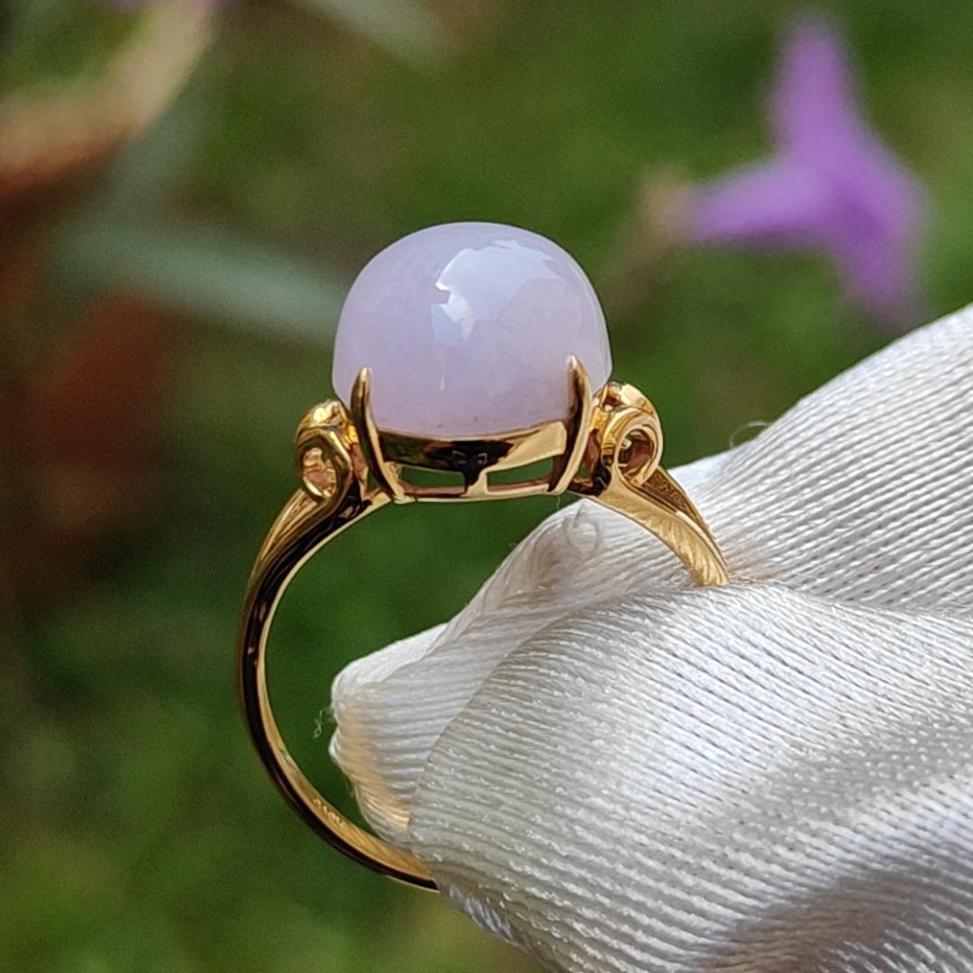 Luxury Fine Lavender Natural Type A Jadeite Jade Cabochon 11.6 * 10 * 5.8 mm, Set on 18k Gold as Ring with certificate weigh 3.24 grams, finger size 16.8 mm, A Lavender that withstand any lights (18kring14) Yi Pin Qian