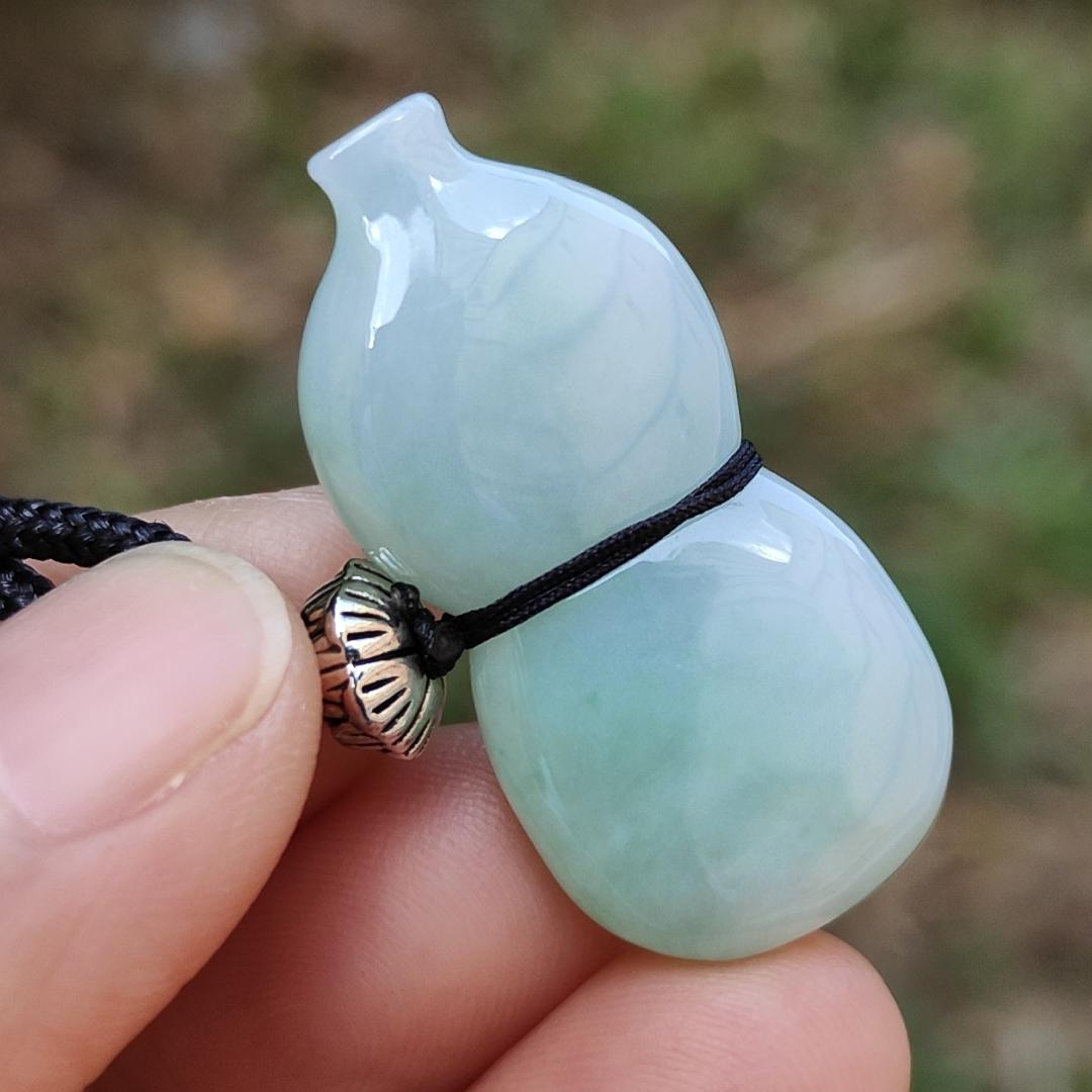 Light Green Natural Type A Jadeite Jade crafted with shape of Gourd as Pendant, certificate weighs 8.42 grams, measurement 32.9 * 16 * 8.4 mm(pendant252) Yi Pin Qian