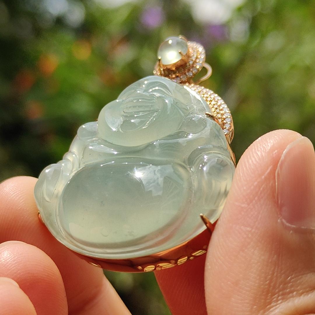 Icy Light Green Natural Type A Jadeite Jade Pendant crafted as Milo Buddha set on 18k gold with 1 icy cabochon and diamonds, certificate included weigh 13.8 grams, measurement 41.9 * 33.1 * 11.6 mm (18kp15) Yi Pin Qian