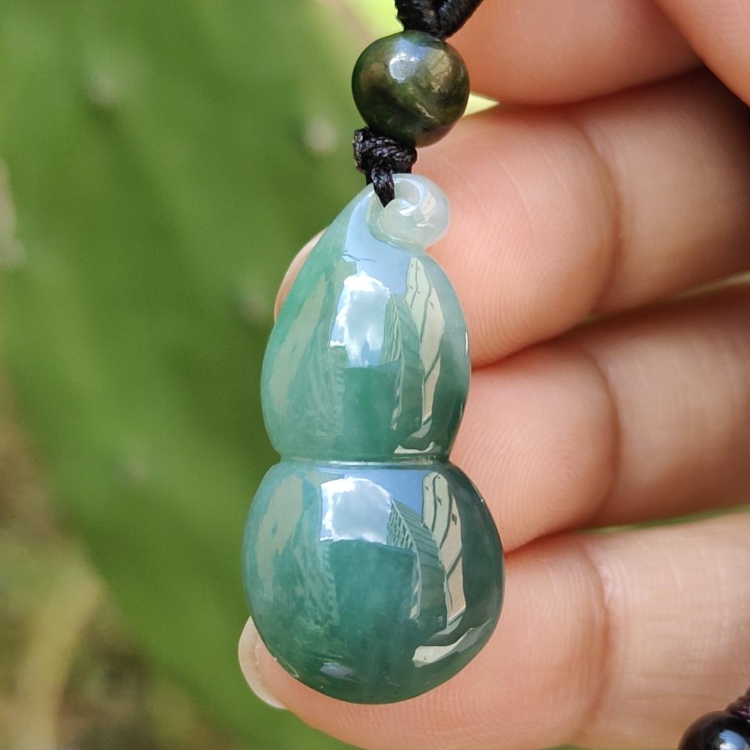 Green Natural Type A Jadeite Jade Pendant Necklace crafted as Gourd with certificate weigh 4.75 grams, measurement 29.3 * 14.3 * 6.3 mm (pendant179) Yi Pin Qian