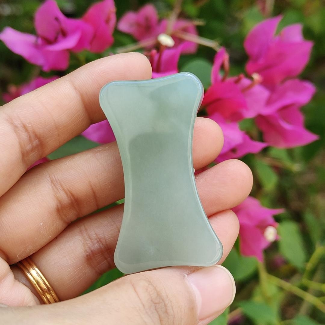 Highly Translucent faint green Old Mine with Specific Gravity 3.34, Carved as deer with very fine grain and good translucency Natural Type A Jadeite Pendant / Collection with NGI Gemstone report weight 140.16 grams, 47.50 * 26.75 * 13.29 mm (pendant131) Yi Pin Qian