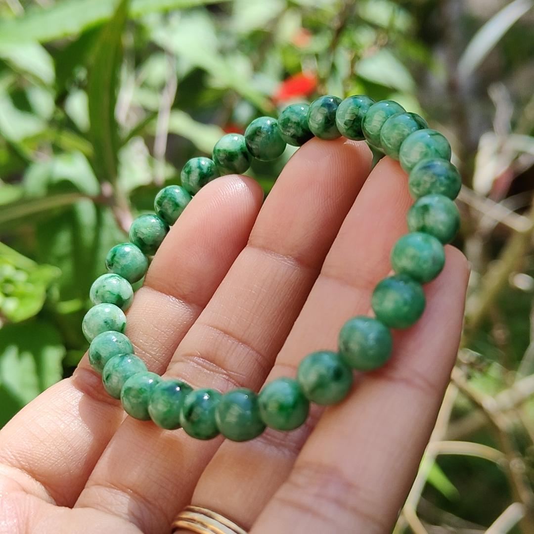A Stunning daily wear, now with mid year offer, 27 Spicy-Green Beads measurement at 6.7 mm Natural Type A Jadeite Bracelet come with QIC approved labs certificate weigh 13.75 grams, suitable for your daily wear or collections (bracelet2) Yi Pin Qian