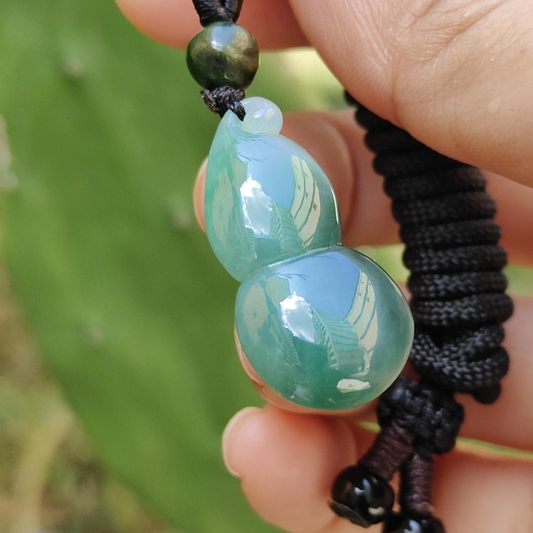 Green Natural Type A Jadeite Jade Pendant Necklace crafted as Gourd with certificate weigh 4.75 grams, measurement 29.3 * 14.3 * 6.3 mm (pendant179) Yi Pin Qian