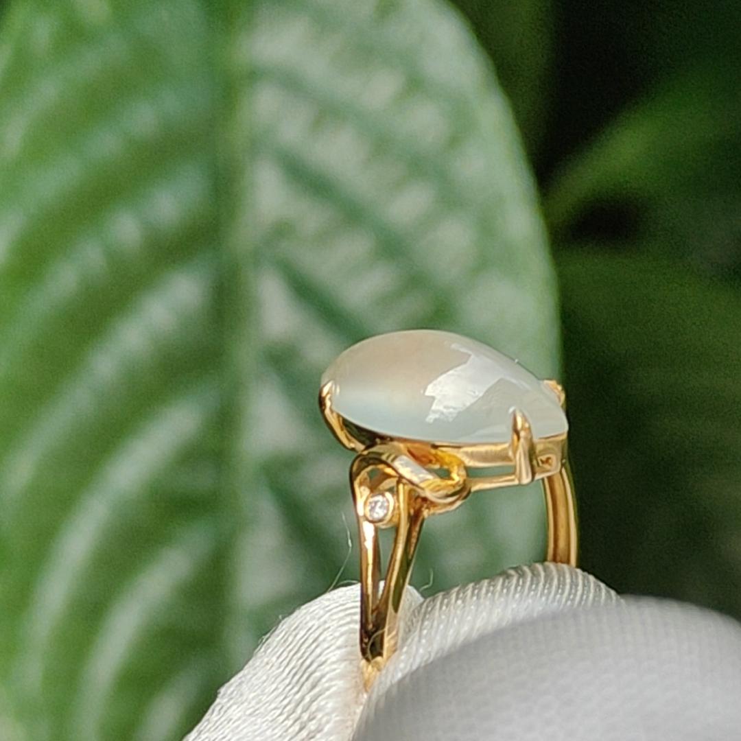 Premium Icy Marquise Cabochon 13.3 * 7.2 * 4 mm Natural Type A Jadeite Jade set on 18k Gold as Ring with certificate weigh 2.25 grams, Finger size 16.8mm (18kring17) Yi Pin Qian