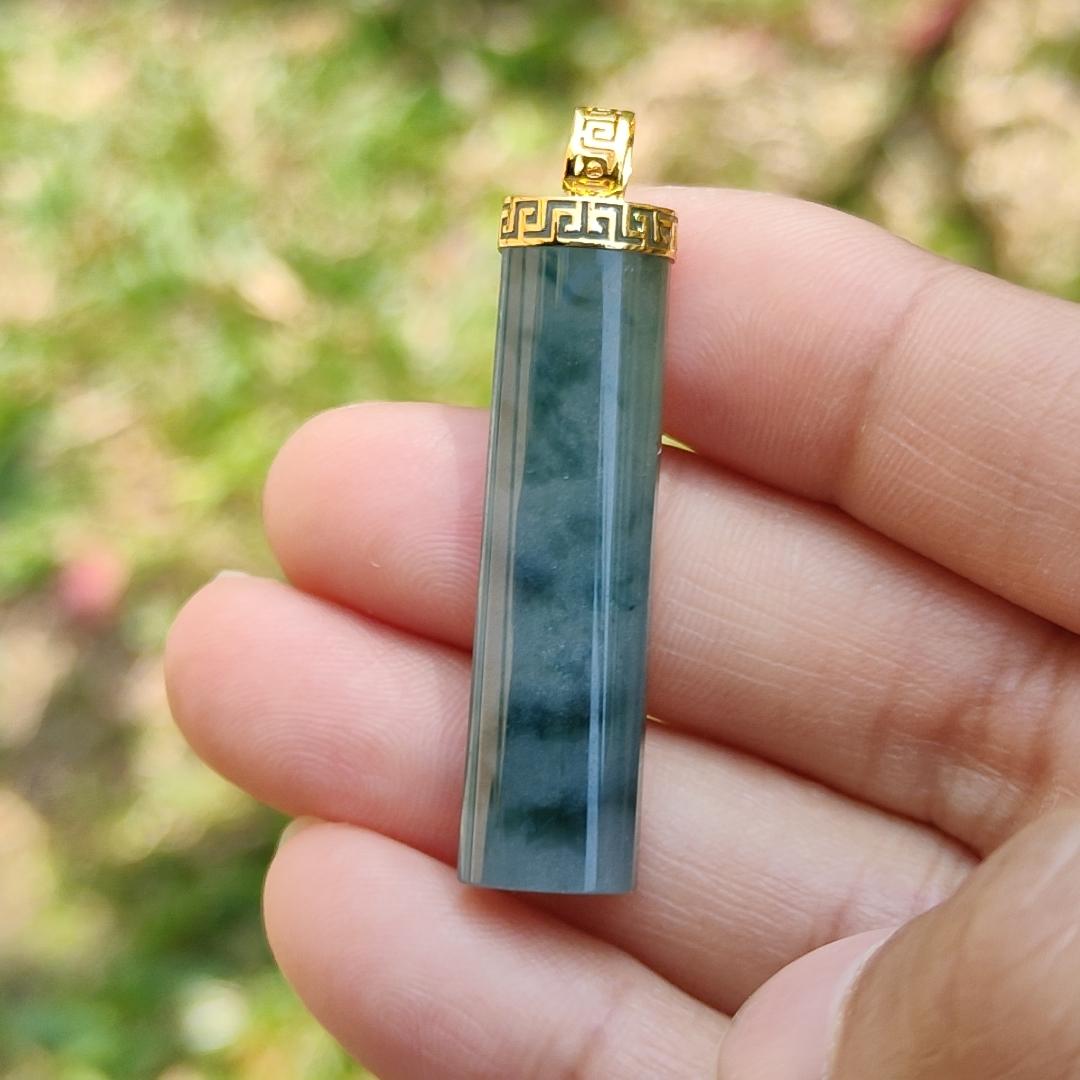 Dark Bluish Green Natural Type A Jadeite Jade crafter with a shape of Cylinder set with 18k gold clasp as Pendant, certificate included weigh 6.49 grams, measurement 37.6 * 9.6 * 6.3 mm (18kp28) Yi Pin Qian