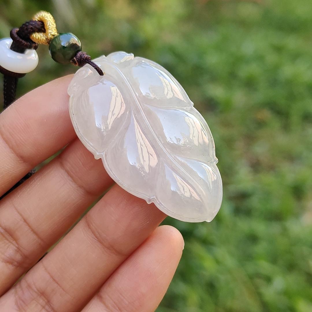 An Old Collection Not To be Missed! Semi Icy Natural Type A Jadeite Jade Pendant Necklace crafted as Leaf with certificate included weigh 10.85 grams, 43.3 * 26.1 * 5.9 mm (pendant172) Yi Pin Qian