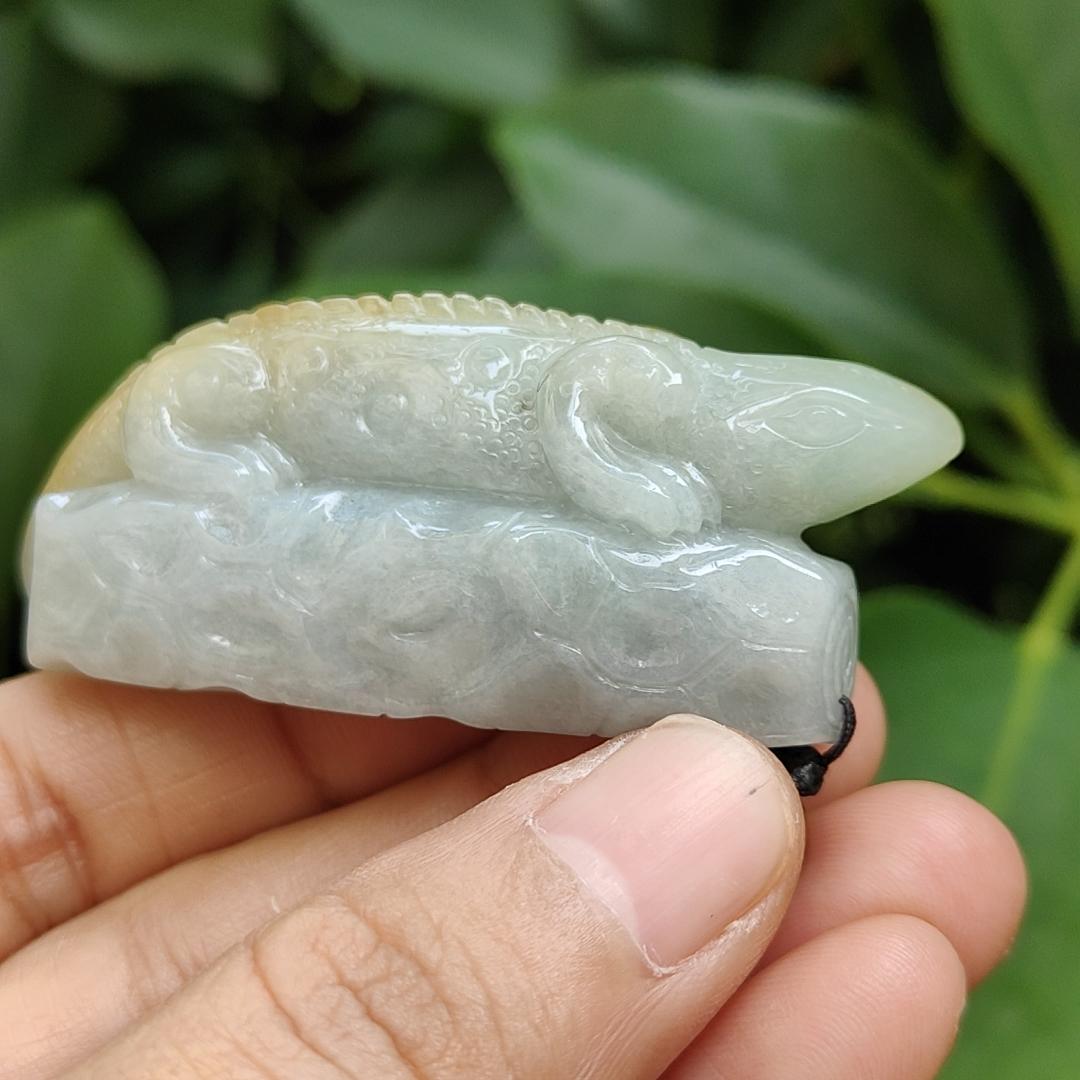 Crafted as Lizard Type A Natural Jadeite Jade with Yellow and Light Green for display or hand piece, certificate weighs 32.52 grams, measurement 58.1 * 24.5 * 13.2 mm (hand9) Yi Pin Qian Jadeites Jade Jewelry ~Your Precious Quintessential ~ Singapore