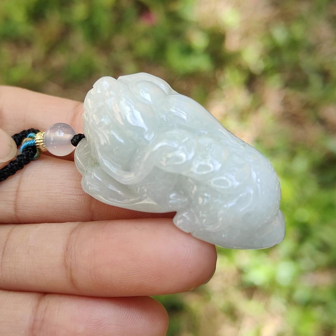 Three legs Toad Natural Type A Jadeite Pendant Necklace come with certificate weighs 31.86 grams, 40.8 * 25.5 * 18.2 mm, symbols of good fortune with money, very suitable for daily wear (pendant57) Yi Pin Qian