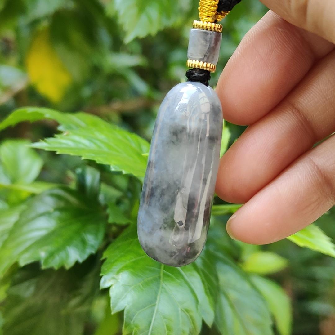 Black Wuji Natural Type A Jadeite Pendant does not carved with any patterns represent Peace and Safety and Jadeite symbolizes luck, eternity, and balance, with certificate weigh 16.55 grams, 39 * 16.2 * 11 mm, suitable for daily wear (pendant79) Yi Pin Qian