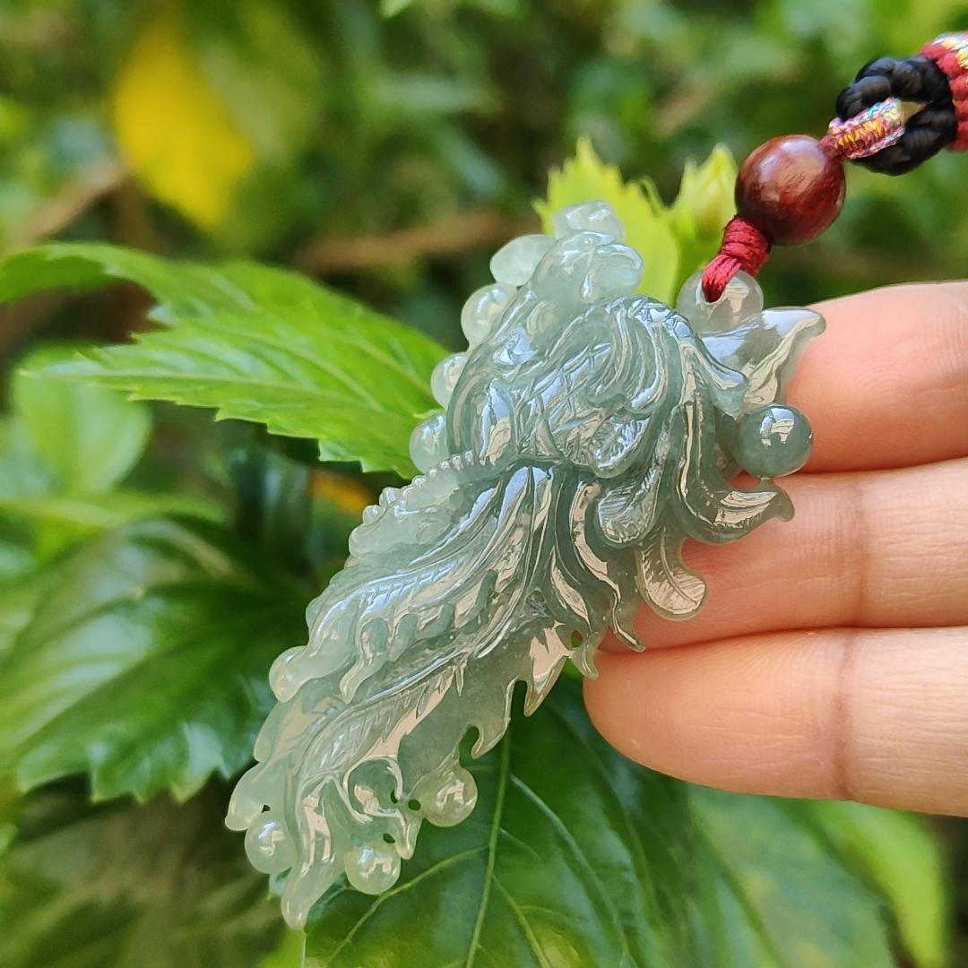 Green Pheonix Natural Type A Jadeite Pendant with certificate weighs 21.83 grams, 58 * 33.9 * 12.1 mm, meaning Endless, brave and strong, not forgetting also represent good luck, suitable for daily wear (pendant87) Yi Pin Qian