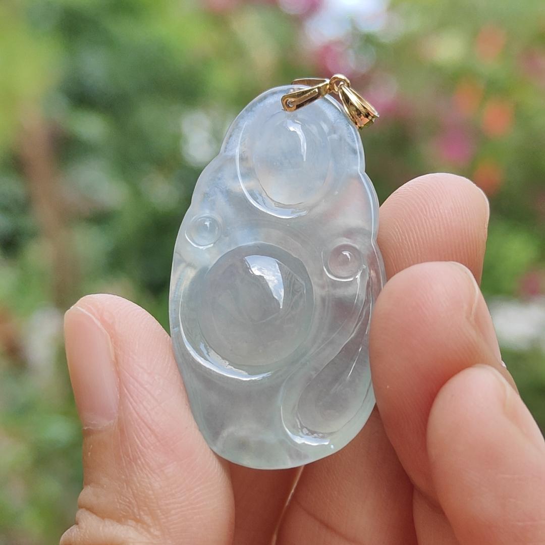 Old Mine Natural Type A Jadeite with NGI Gemstone report - A Highly Translucent Icy Variety Pendant weight 9.99 grams, 38.8 * 21.72 * 8.16 mm , plus 18k gold clasp, Very fine grain crystal aggregate and very good translucency Myanmar Jadeite (18kp5) Yi Pin Qian