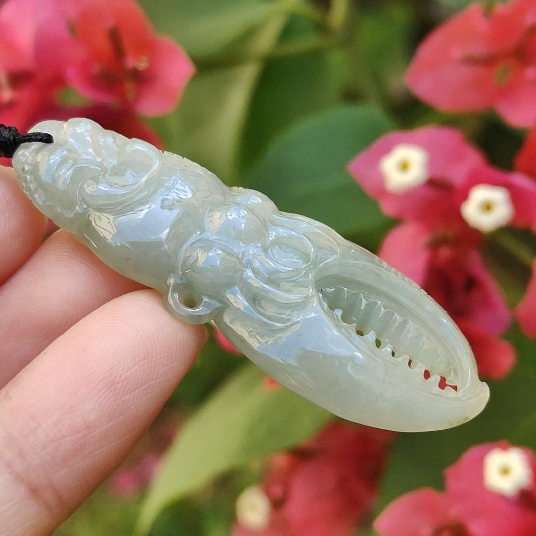 Light Green Hue Natural Type A Jadeite Pendant Necklace crafted as crab claws, symbols of everything is stable, money comes from all directions, and a title on the gold list, with QIC approved certificate weigh 15.95 grams, 49.5 * 19 * 9.1 mm (pendant42) Yi Pin Qian