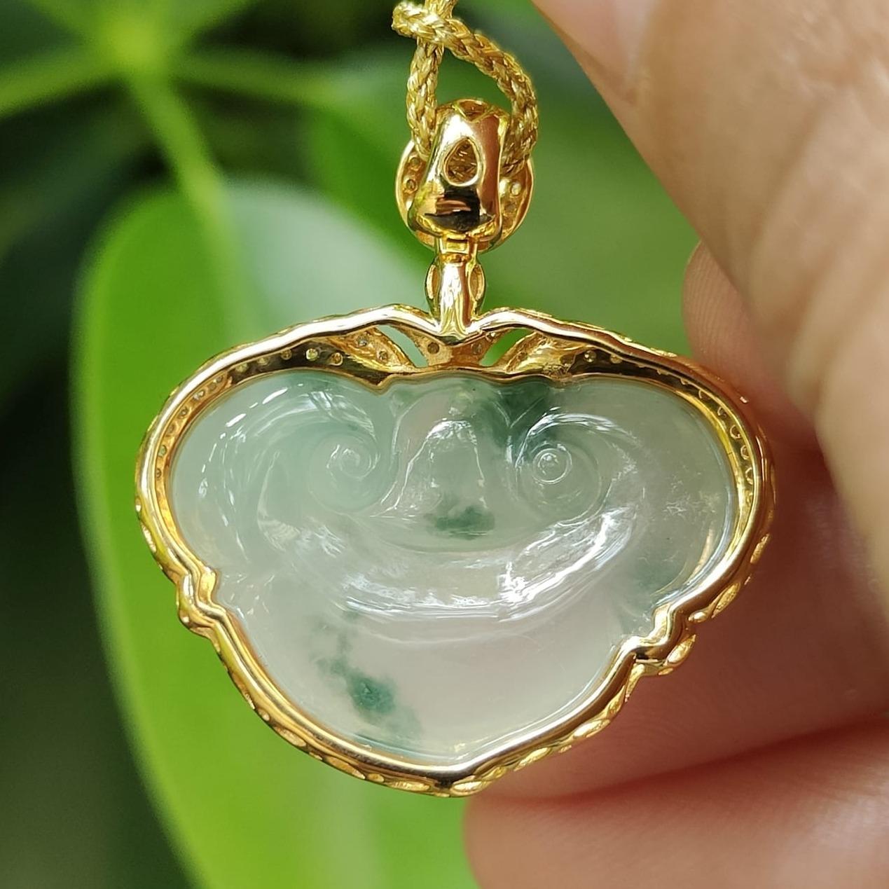 New Arrival in Singapore Premium High Quality Natural Type A Jadeite Jade 18k Gold Pendant crafted as Ruyi, certificate weighs 5.51 grams measurement 27.1 * 24.6 * 7.3 mm (18kp74) Yi Pin Qian Jadeites Jade Jewelry ~Your Precious Quintessential ~ Singapore