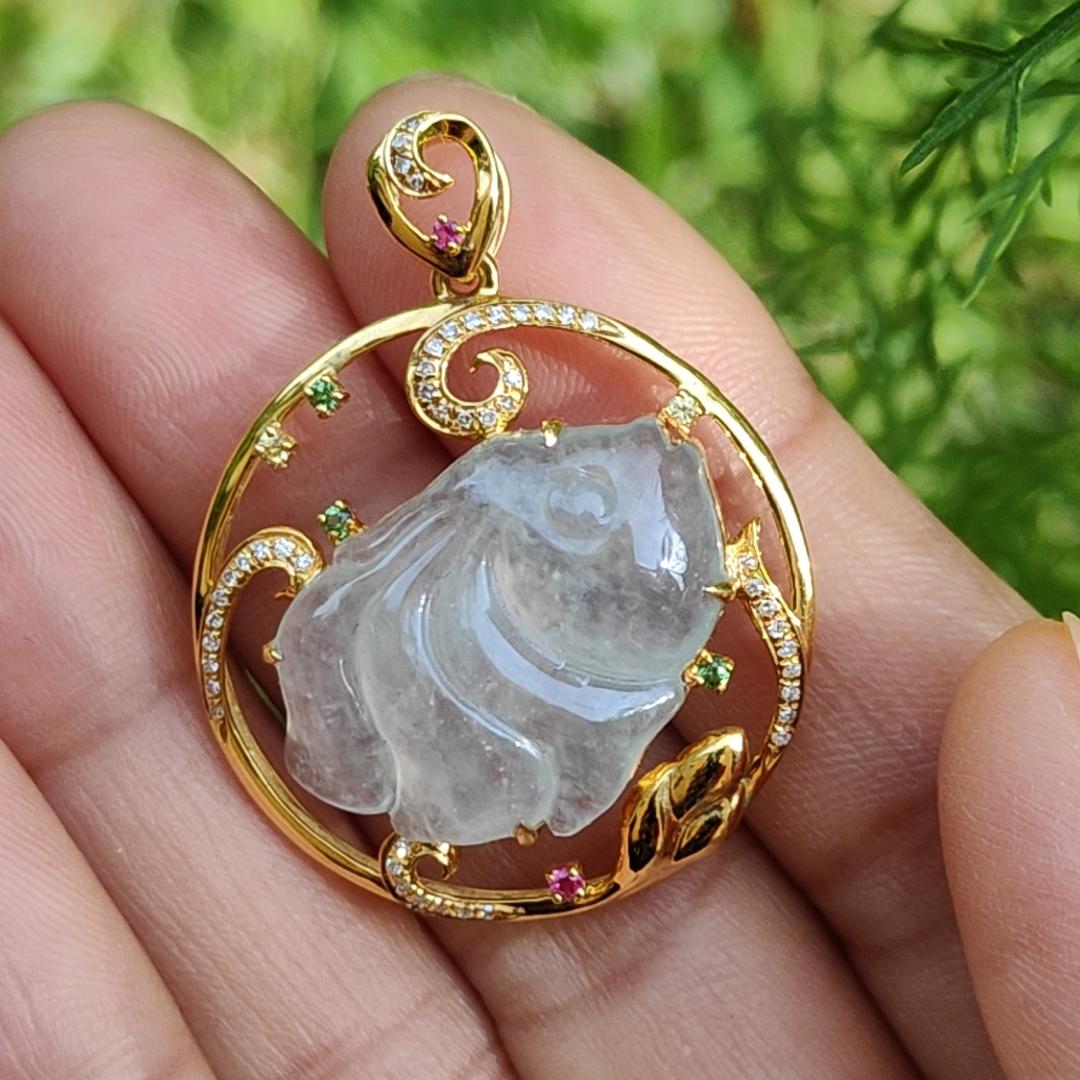 Premium Quality Icy Translucent Natural Type A Jadeite Jade crafted as fish set on 18k gold as Pendant, certificate weighs 5.5 grams, measurement 35.7 * 28.2 * 9mm (18kp53) Yi Pin Qian